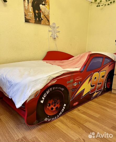 Детская кровать машинка с матрасом 70см сп место