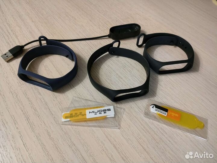 Ремешки, пленки и кабель для зарядки Mi Band 4