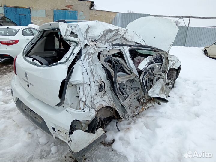 Renault Sandero Stepway 1.6 МТ, 2020, битый, 67 000 км