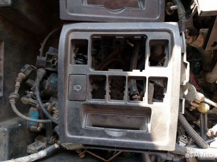 Кнопка Toyota Land Cruiser 200