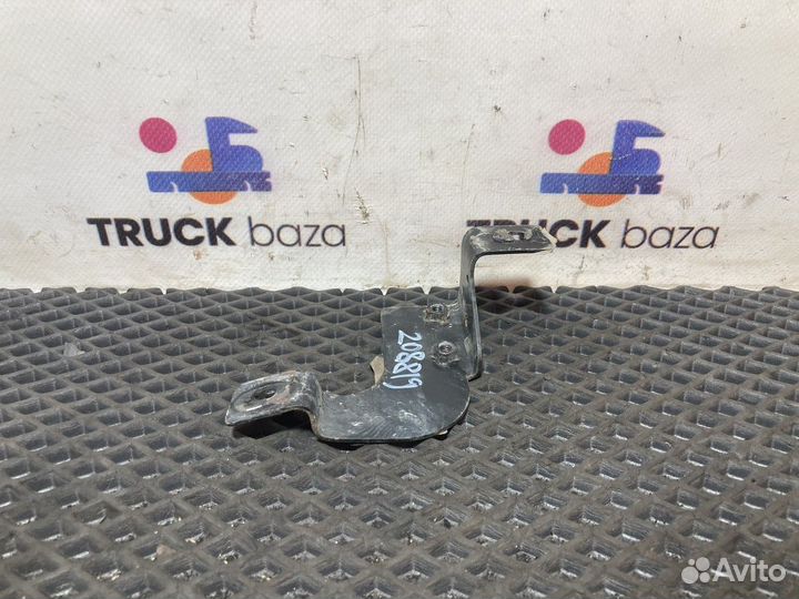 810W624105146 Кронштейн торпедо правый