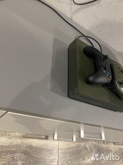 Xbox One s 2 геймпада 1tb