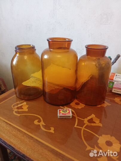 Колбы из цветного стекла,4 и 2,5 л