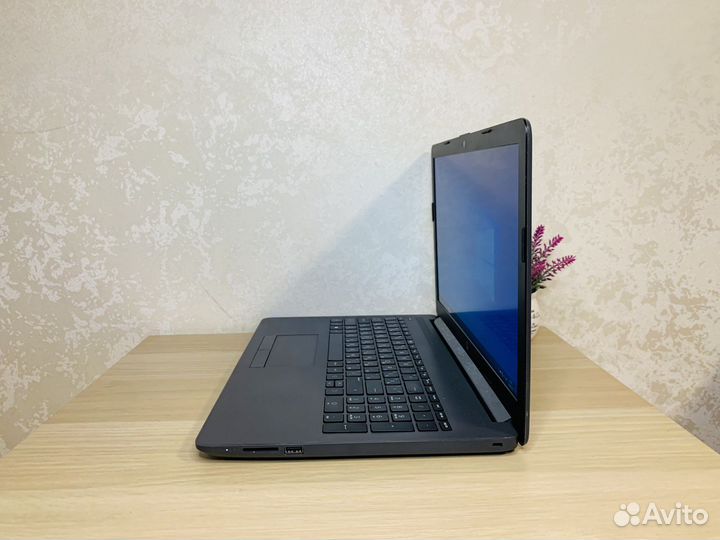 Свежий, мощный ноутбук 20-21 года