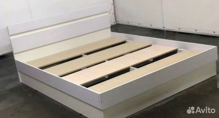 Спальный комплект леси кровать+ тумбы+ комод