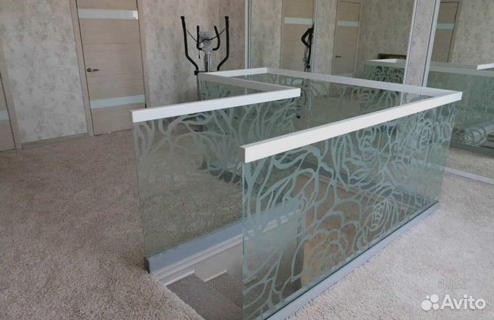 Стеклянное ограждение лестницы