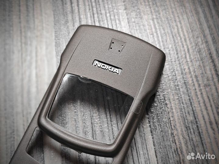 Русская передняя панель к Nokia 8910 в цвете титан