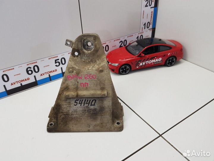 Кронштейн опоры двигателя правый (BMW 5)