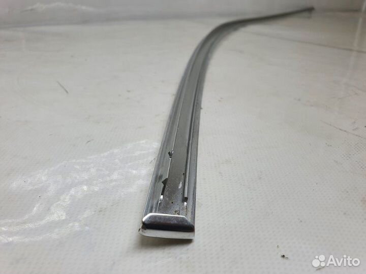 Молдинг на дверь передний левый Mercedes-Benz C