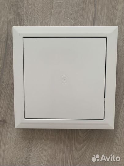 Люк сантехнический пластиковый