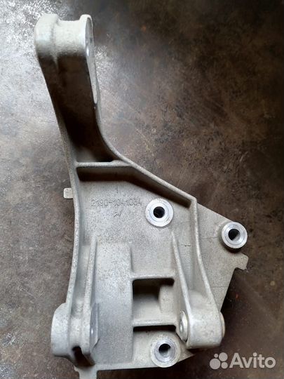 Кронштейн генератора granta