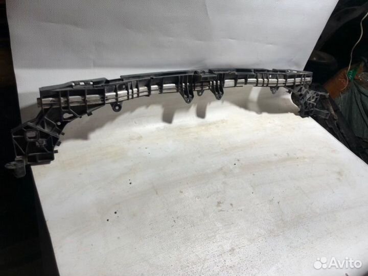 Кронштейн радиатора передний Mercedes-Benz C-Class