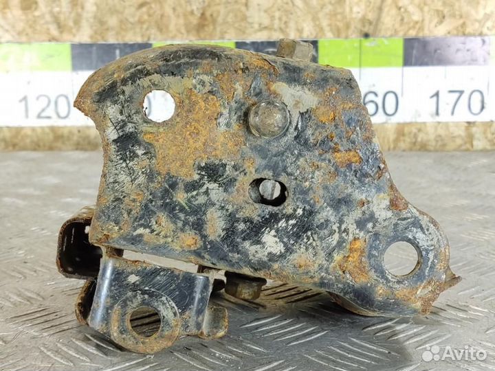 Кронштейн задней балки Nissan Tiida c11