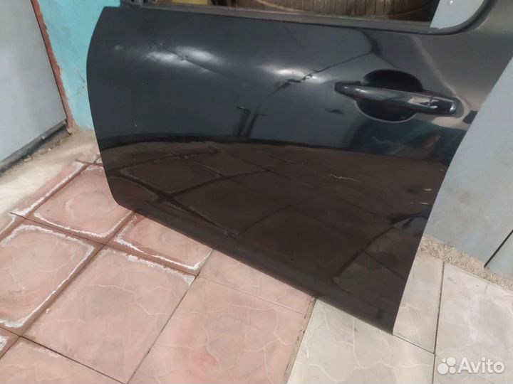 Левая дверь