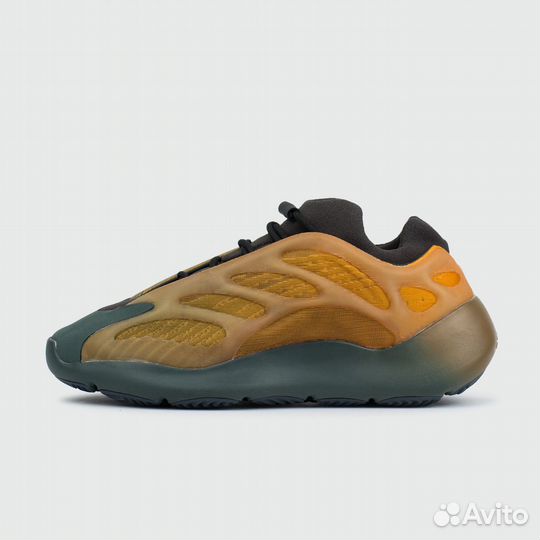 Кроссовки Adidas Yeezy Boost 700 v3 Copper Fade