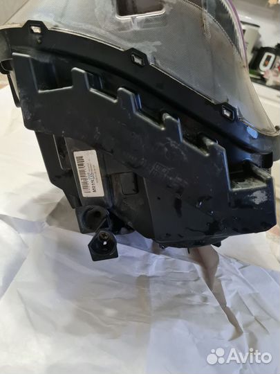 Правая фара на автомобиль