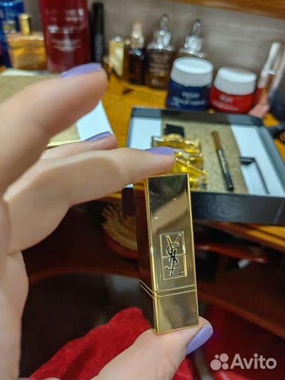 Yves Saint Laurent помада новая, красная