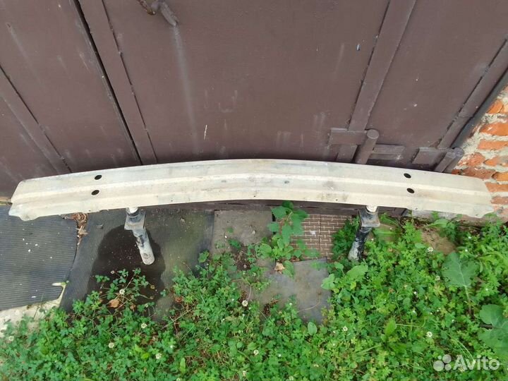 Усилитель бампера Вольво 940 в сборе