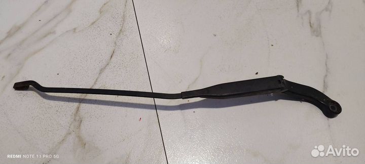 Поводок стеклоочистителя правый Audi 80 B3 89/B3