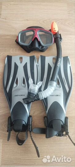 Маска для подводного плавания с трубкой и ластами