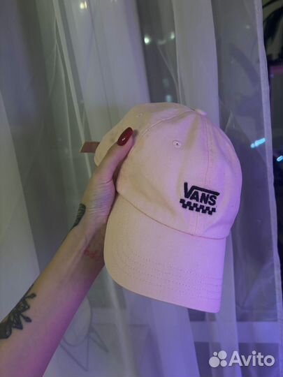 Розовая кепка vans оригинал
