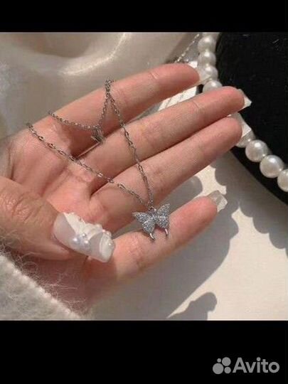 Блестящее ожерелье-бабочка