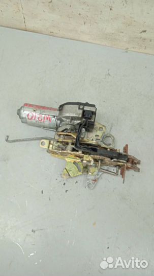 Замок двери багажника