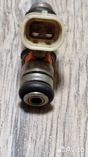 Форсунка топливная бензиновая Volkswagen Golf 4