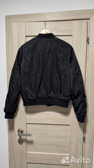 Куртка бомбер черная pull&bear