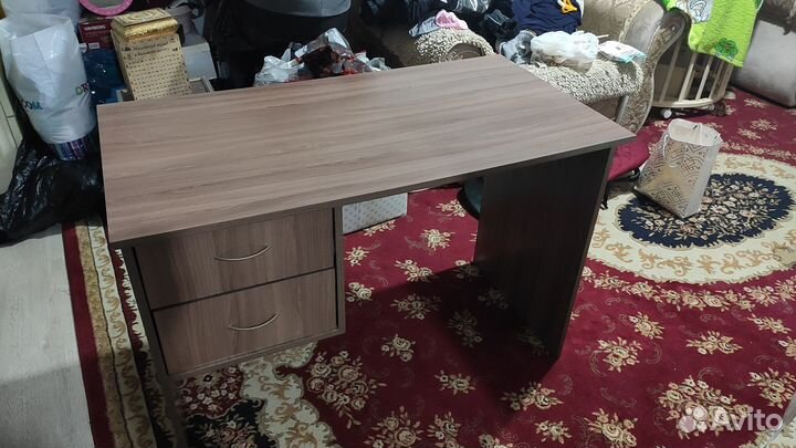 Письменный стол