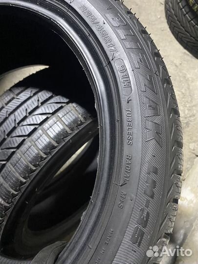 Bridgestone Blizzak LM-35 225/45 R17