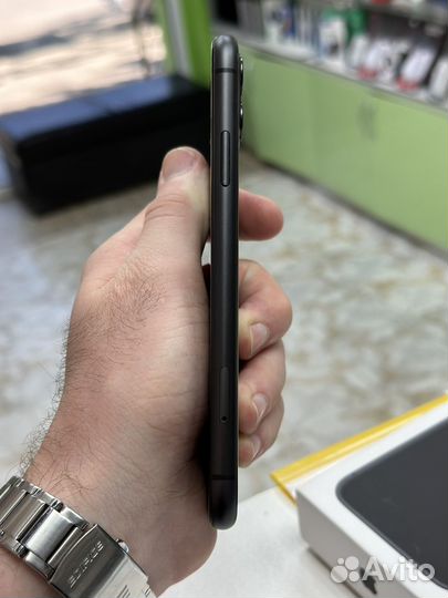 Телефон iPhone 11 64