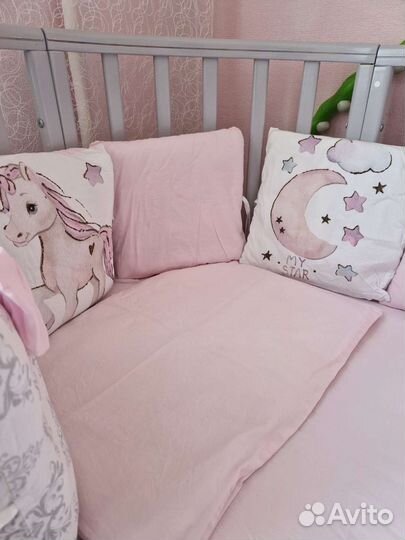 Комплект бортиков в кроватку, постельное бельё