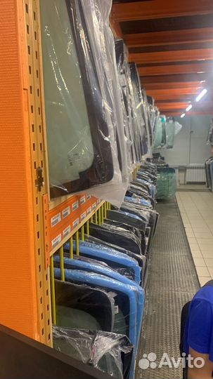 Стекло кузова (собачник) заднее левоеmercedes-benz