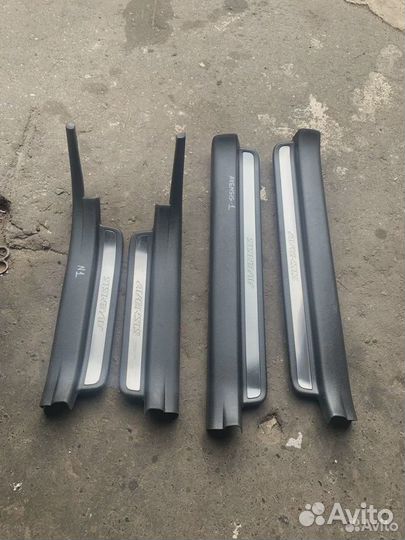 Накладка на порог Toyota Avensis T250