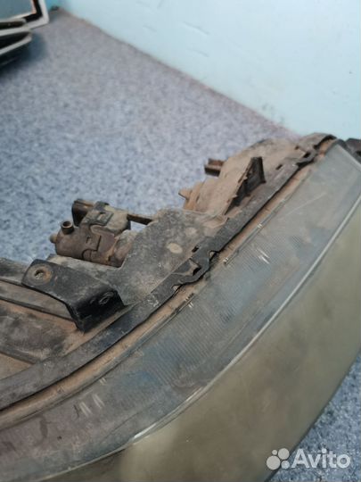 Фара правая ксенон Хонда аккорд 7 рестайл