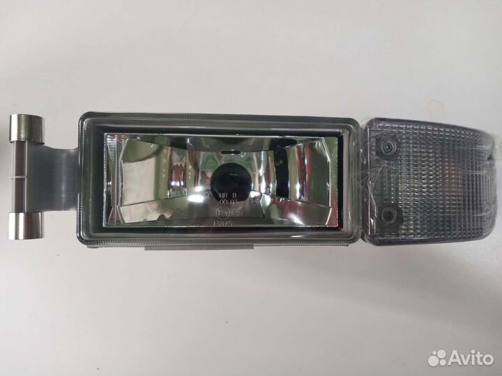 Фара противотуманная левая,с белым указателем пово