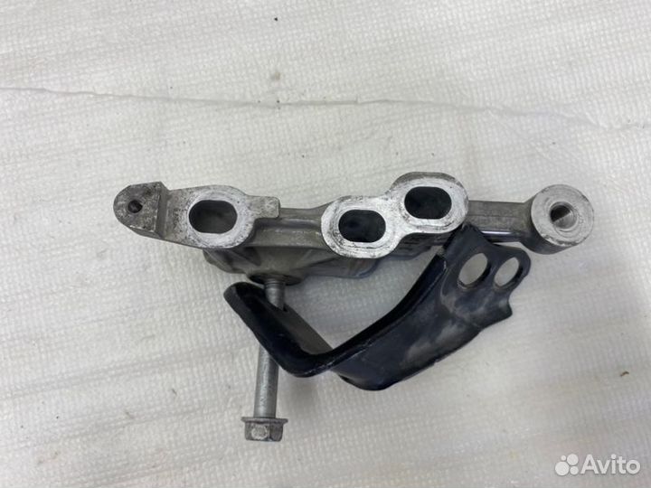 Кронштейн опоры двигателя Toyota Camry V50/V55