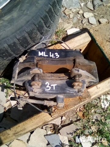 Суппорт правый Mercedes ML W163 4/4 бензин 4,3