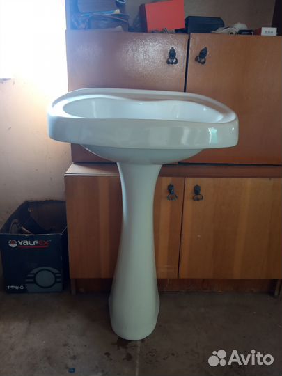 Раковина с пьедесталом б/у