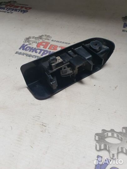 Кнопка открывания бензобака Toyota Prius хэтчбек