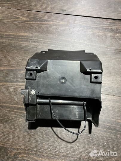 Короб под акб для kawasaki z900 17-19