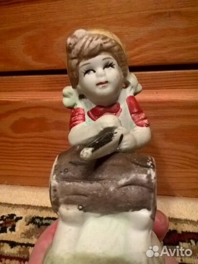 Фарфоровая статуэтка 