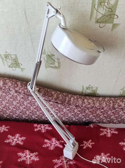 Лампа настольная люминесцентная