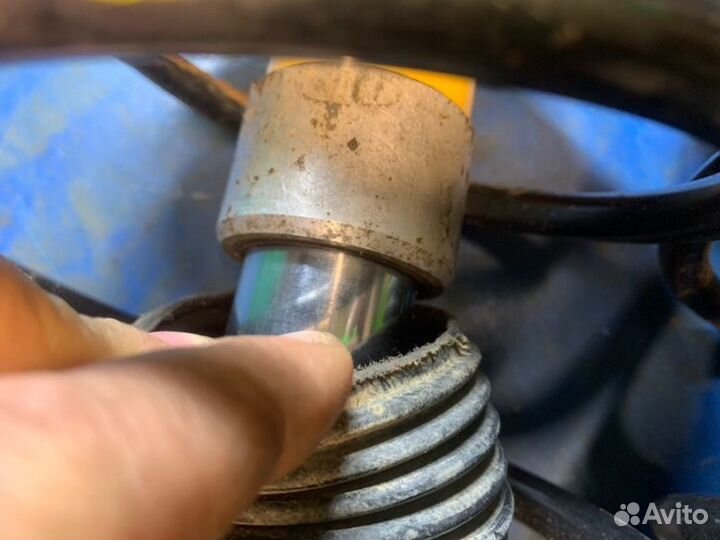 Стойка подвески передняя Subaru Legacy BG 1997