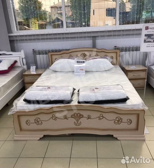 Кровать массив