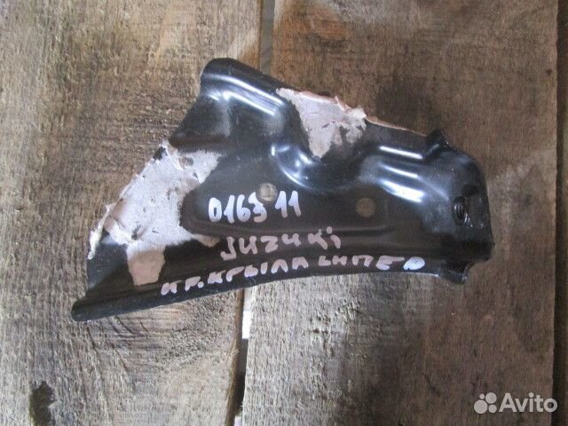 Кронштейн крепления крыла левый Suzuki (5841268L00