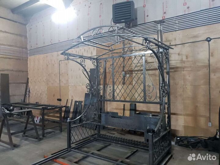 Крытый кованный мангал