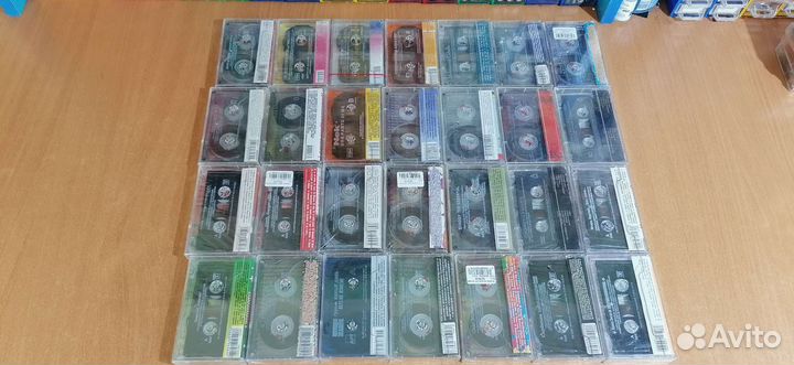 28 запечатанных аудиокассет