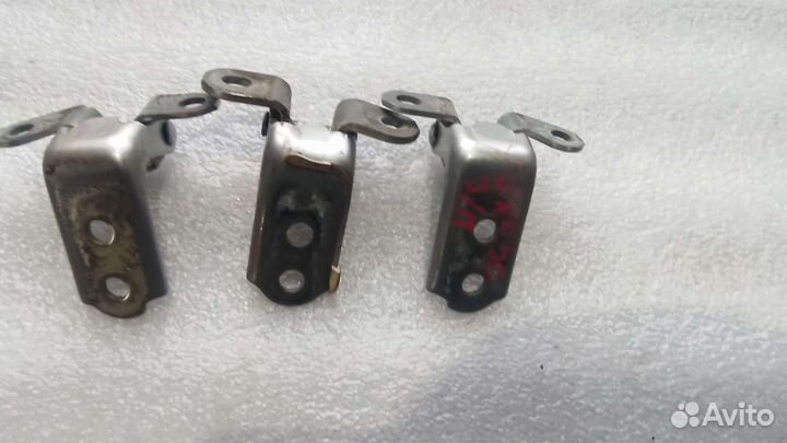 Петля двери Lexus GS300